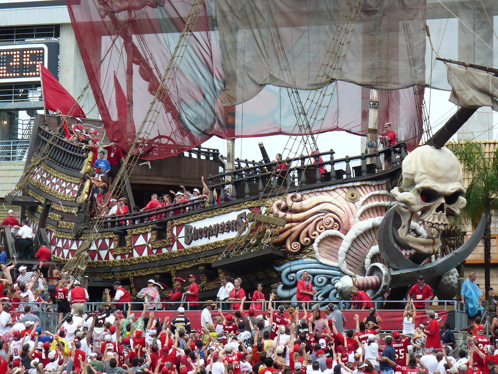 Navio pirata no Raymond James Stadium